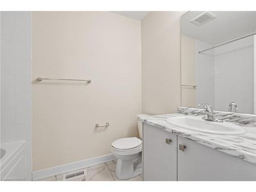 95 Keelson Street, Welland, ON - Indoor Photo Showing Bathroom