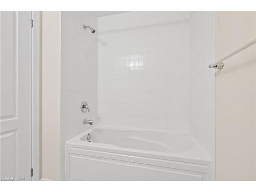 95 Keelson Street, Welland, ON - Indoor Photo Showing Bathroom