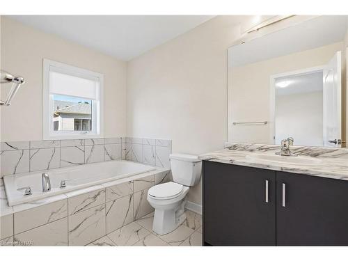 95 Keelson Street, Welland, ON - Indoor Photo Showing Bathroom