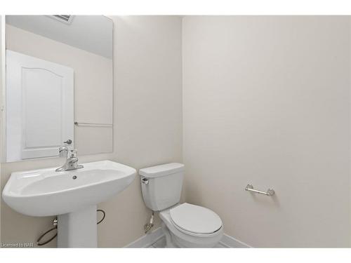 95 Keelson Street, Welland, ON - Indoor Photo Showing Bathroom