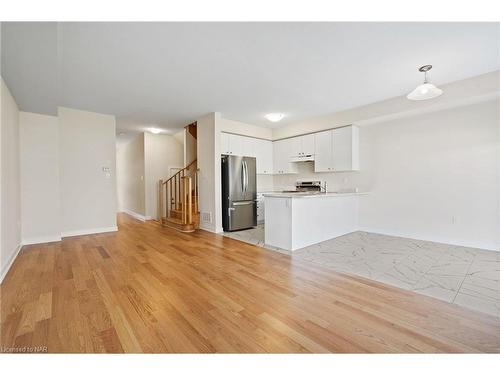 95 Keelson Street, Welland, ON - Indoor Photo Showing Kitchen