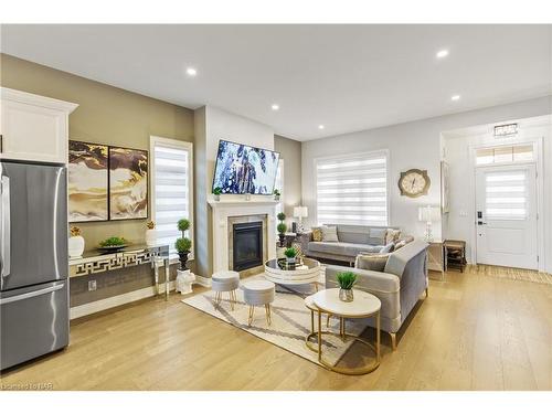 3585 Canfield Crescent, Stevensville, ON - Indoor Photo Showing Living Room With Fireplace