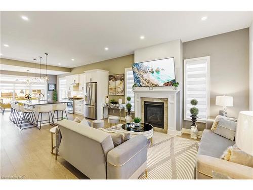 3585 Canfield Crescent, Stevensville, ON - Indoor Photo Showing Living Room With Fireplace