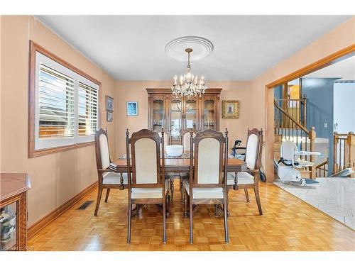 7737 Mount Carmel Boulevard, Niagara Falls, ON - Indoor Photo Showing Dining Room