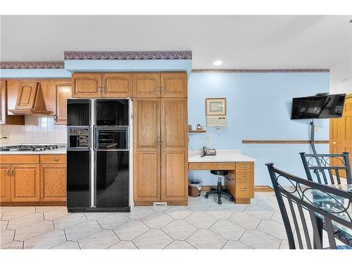 7737 Mount Carmel Boulevard, Niagara Falls, ON - Indoor Photo Showing Kitchen