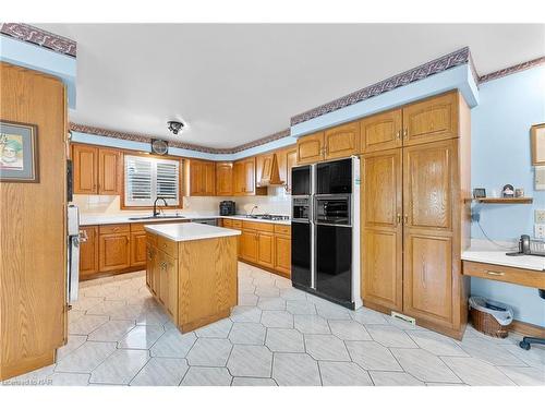 7737 Mount Carmel Boulevard, Niagara Falls, ON - Indoor Photo Showing Kitchen