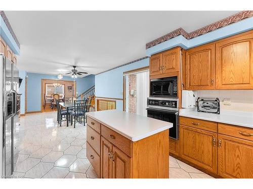 7737 Mount Carmel Boulevard, Niagara Falls, ON - Indoor Photo Showing Kitchen