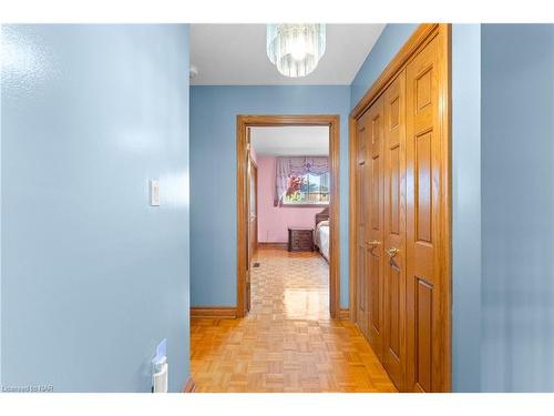 7737 Mount Carmel Boulevard, Niagara Falls, ON - Indoor Photo Showing Other Room