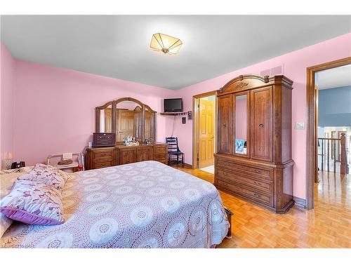 7737 Mount Carmel Boulevard, Niagara Falls, ON - Indoor Photo Showing Bedroom