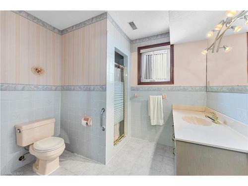 7737 Mount Carmel Boulevard, Niagara Falls, ON - Indoor Photo Showing Bathroom