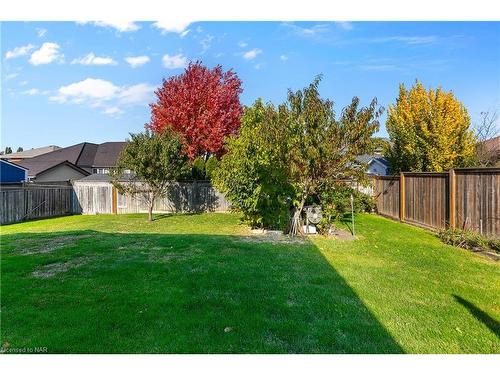 7737 Mount Carmel Boulevard, Niagara Falls, ON - Outdoor With Backyard