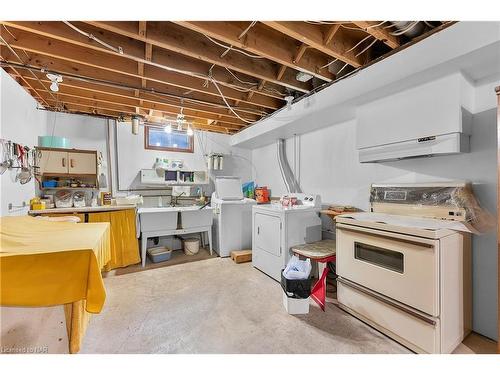 7737 Mount Carmel Boulevard, Niagara Falls, ON - Indoor Photo Showing Laundry Room