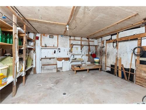 7737 Mount Carmel Boulevard, Niagara Falls, ON - Indoor Photo Showing Garage