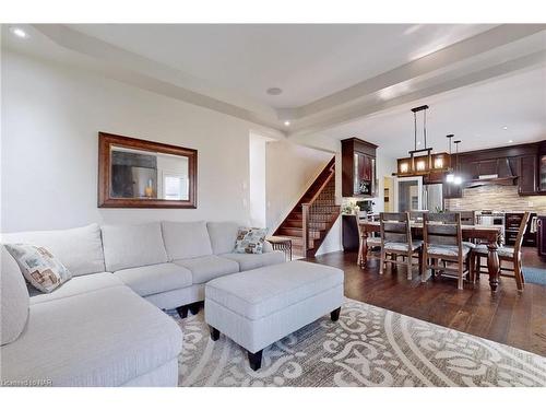 56 Calista Drive, Welland, ON - Indoor Photo Showing Living Room