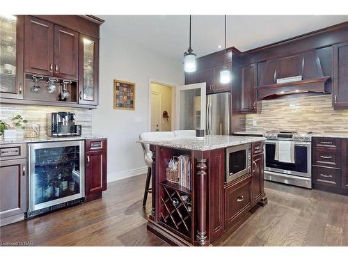 56 Calista Drive, Welland, ON - Indoor Photo Showing Kitchen With Upgraded Kitchen