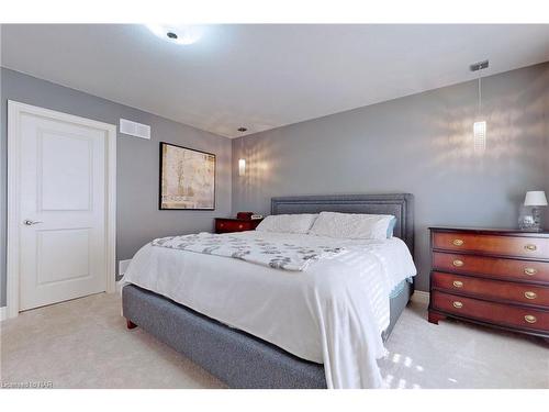 56 Calista Drive, Welland, ON - Indoor Photo Showing Bedroom