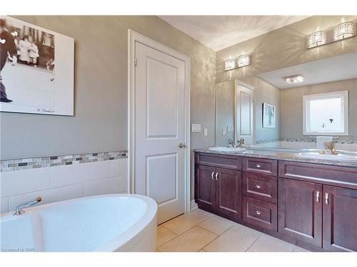 56 Calista Drive, Welland, ON - Indoor Photo Showing Bathroom