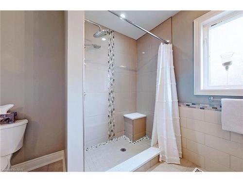 56 Calista Drive, Welland, ON - Indoor Photo Showing Bathroom