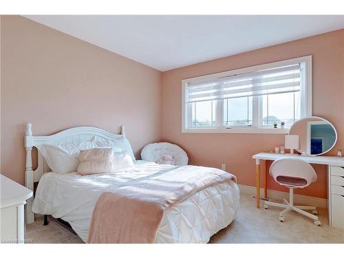 56 Calista Drive, Welland, ON - Indoor Photo Showing Bedroom