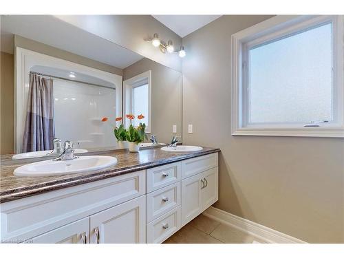 56 Calista Drive, Welland, ON - Indoor Photo Showing Bathroom