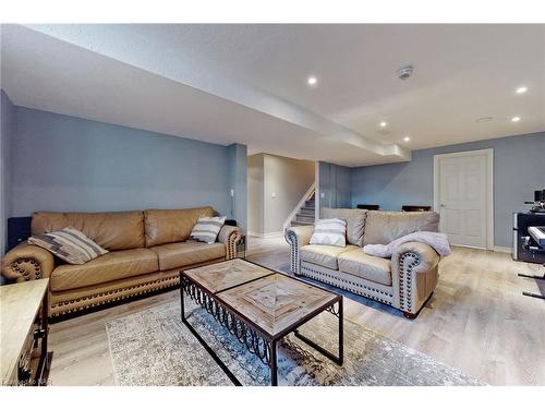 56 Calista Drive, Welland, ON - Indoor Photo Showing Living Room