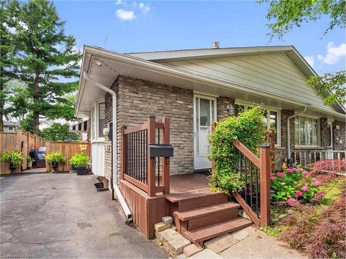 6772 Wilinger Street, Niagara Falls, ON - Outdoor With Deck Patio Veranda