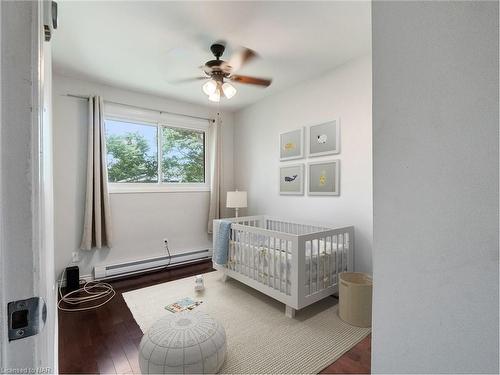 6772 Wilinger Street, Niagara Falls, ON - Indoor Photo Showing Bedroom