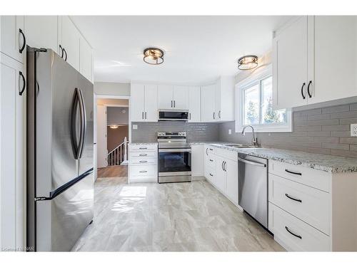 415 Line 1 Road, Niagara-On-The-Lake, ON - Indoor Photo Showing Kitchen With Stainless Steel Kitchen With Upgraded Kitchen