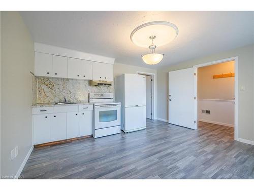 415 Line 1 Road, Niagara-On-The-Lake, ON - Indoor Photo Showing Kitchen