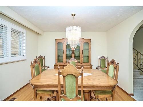 27 Quinn Avenue, Hamilton, ON - Indoor Photo Showing Dining Room