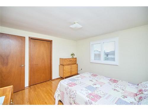 27 Quinn Avenue, Hamilton, ON - Indoor Photo Showing Bedroom