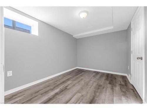 Lower-68 1/2 Pine Street S, Thorold, ON - Indoor Photo Showing Other Room