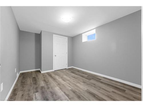 Lower-68 1/2 Pine Street S, Thorold, ON - Indoor Photo Showing Other Room