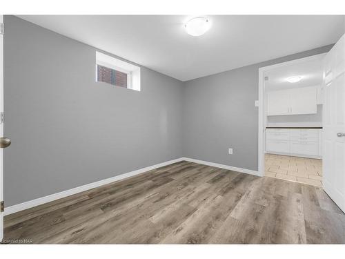 Lower-68 1/2 Pine Street S, Thorold, ON - Indoor Photo Showing Other Room