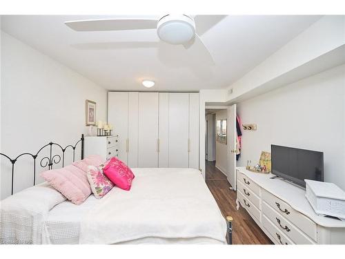 106-189 Dorchester Boulevard, St. Catharines, ON - Indoor Photo Showing Bedroom