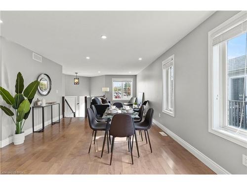 7717 Ascot Circle, Niagara Falls, ON - Indoor Photo Showing Dining Room