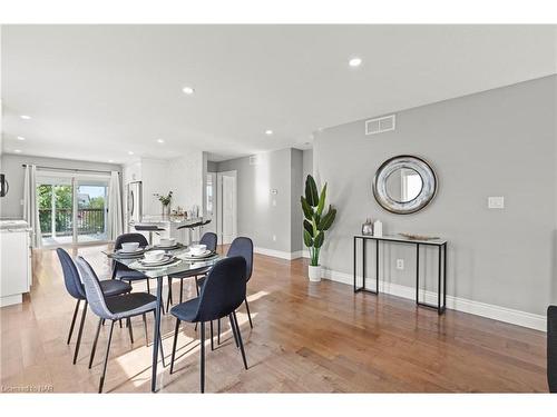 7717 Ascot Circle, Niagara Falls, ON - Indoor Photo Showing Dining Room