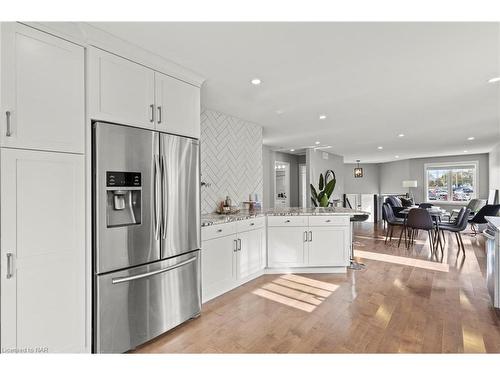 7717 Ascot Circle, Niagara Falls, ON - Indoor Photo Showing Kitchen