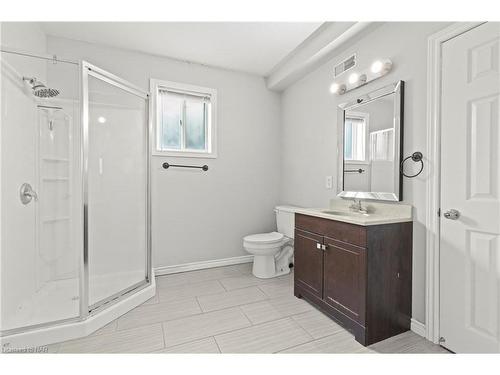 7717 Ascot Circle, Niagara Falls, ON - Indoor Photo Showing Bathroom