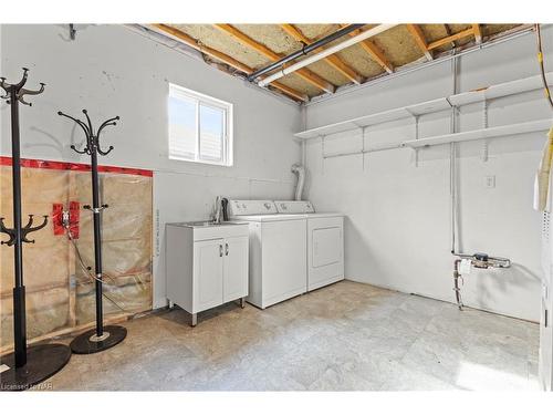 7717 Ascot Circle, Niagara Falls, ON - Indoor Photo Showing Laundry Room