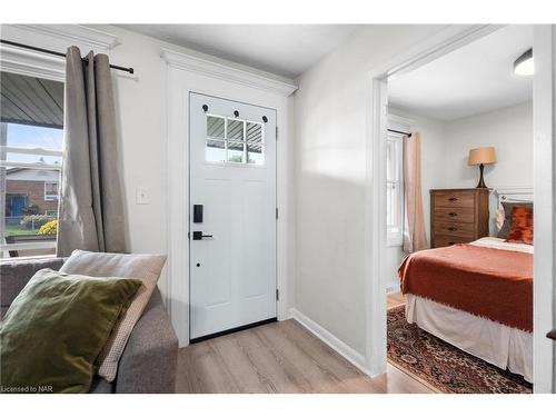 6317 Ash Street, Niagara Falls, ON - Indoor Photo Showing Bedroom