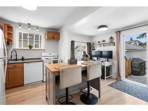 6317 Ash Street, Niagara Falls, ON - Indoor Photo Showing Kitchen