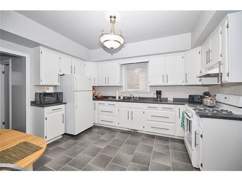 235 Phipps Street, Fort Erie, ON - Indoor Photo Showing Kitchen