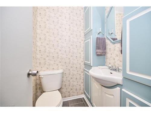 235 Phipps Street, Fort Erie, ON - Indoor Photo Showing Bathroom