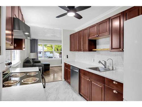 26 Doncaster Boulevard, St. Catharines, ON - Indoor Photo Showing Kitchen