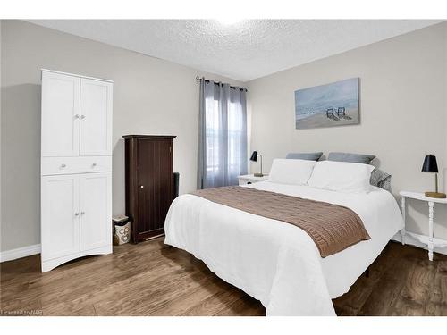 26 Doncaster Boulevard, St. Catharines, ON - Indoor Photo Showing Bedroom