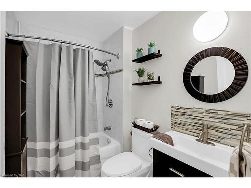 26 Doncaster Boulevard, St. Catharines, ON - Indoor Photo Showing Bathroom