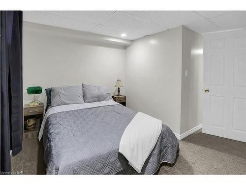 26 Doncaster Boulevard, St. Catharines, ON - Indoor Photo Showing Bedroom