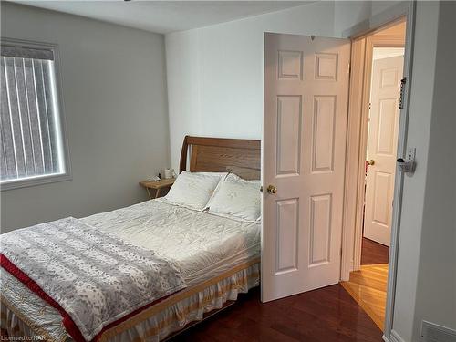 8138 Harvest Crescent, Niagara Falls, ON - Indoor Photo Showing Bedroom