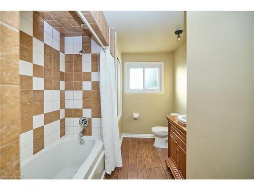 1463 Phillips Street, Fort Erie, ON - Indoor Photo Showing Bathroom